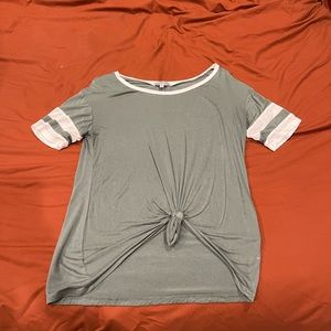 T-shirt with knot